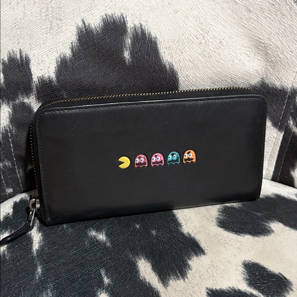 #66 COACH - Picture 1 of 1